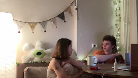 Snapshot of di_n_alex chatting on January 4, 4:43 pm Di Alex online show from January 4, 4:43 pm