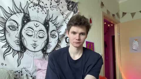 Snapshot of di_n_alex chatting on January 5, 10:32 am Di Alex online show from January 5, 10:32 am