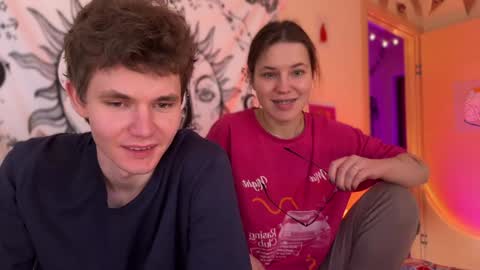 Snapshot of di_n_alex chatting on January 5, 1:36 pm Di Alex online show from January 5, 1:36 pm