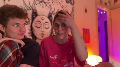 Snapshot of di_n_alex chatting on January 5, 4:38 pm Di Alex online show from January 5, 4:38 pm