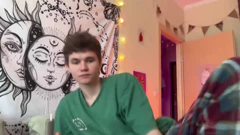 Snapshot of di_n_alex chatting on January 8, 9:53 am Di Alex online show from January 8, 9:53 am