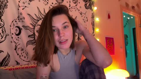 Snapshot of di_n_alex chatting on January 11, 4:25 pm Di Alex online show from January 11, 4:25 pm