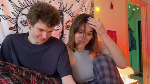 Snapshot of di_n_alex chatting on January 16, 12:31 pm Di Alex online show from January 16, 12:31 pm