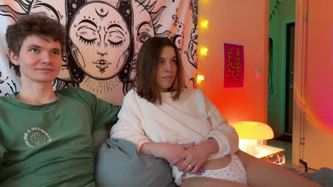 Snapshot of di_n_alex chatting on January 17, 12:52 pm Di Alex online show from January 17, 12:52 pm