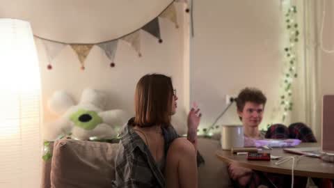 Snapshot of di_n_alex chatting on January 18, 3:59 pm Di Alex online show from January 18, 3:59 pm