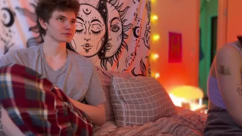 Snapshot of di_n_alex chatting on January 23, 1:13 pm Di Alex online show from January 23, 1:13 pm