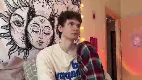 Snapshot of di_n_alex chatting on January 24, 10:32 am Di Alex online show from January 24, 10:32 am