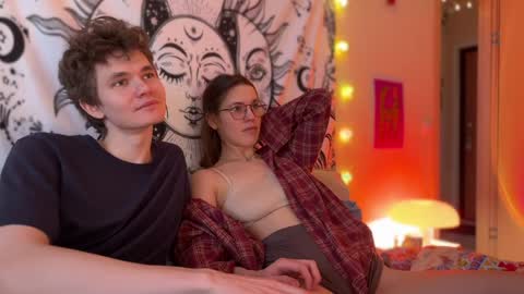 Snapshot of di_n_alex chatting on January 29, 1:07 pm Di Alex online show from January 29, 1:07 pm