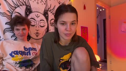 Snapshot of di_n_alex chatting on January 31, 1:23 pm Di Alex online show from January 31, 1:23 pm