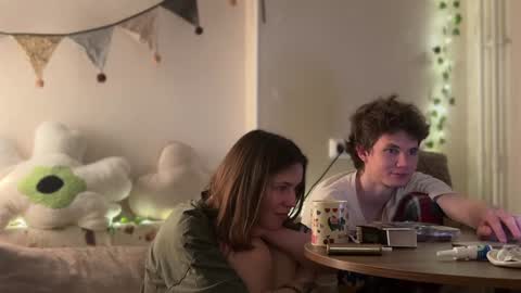 Snapshot of di_n_alex chatting on January 31, 4:27 pm Di Alex online show from January 31, 4:27 pm