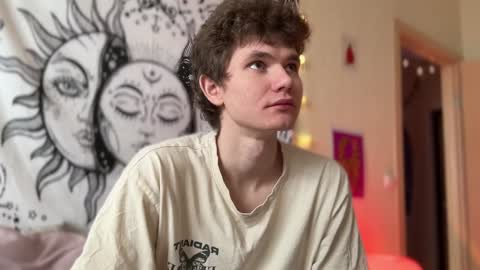 Snapshot of di_n_alex chatting on February 1, 10:48 am Di Alex online show from February 1, 10:48 am