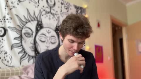 Snapshot of di_n_alex chatting on February 6, 10:37 am Di Alex online show from February 6, 10:37 am