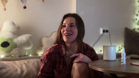 Snapshot of di_n_alex chatting on February 6, 4:47 pm Di Alex online show from February 6, 4:47 pm