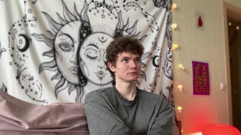 Snapshot of di_n_alex chatting on February 7, 10:40 am Di Alex online show from February 7, 10:40 am