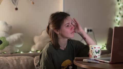 Snapshot of di_n_alex chatting on February 7, 4:46 pm Di Alex online show from February 7, 4:46 pm