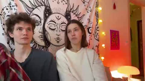 Snapshot of di_n_alex chatting on February 9, 1:35 pm Di Alex online show from February 9, 1:35 pm