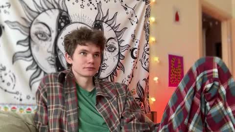 Snapshot of di_n_alex chatting on February 13, 10:34 am Di Alex online show from February 13, 10:34 am