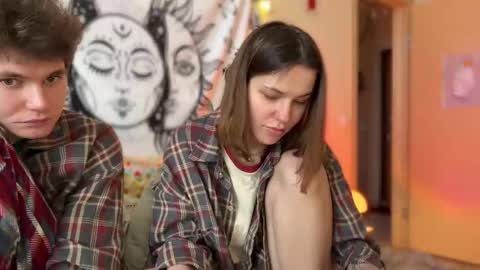 Snapshot of di_n_alex chatting on February 13, 1:37 pm Di Alex online show from February 13, 1:37 pm