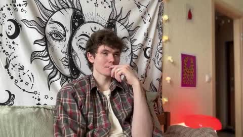 Snapshot of di_n_alex chatting on February 14, 10:49 am Di Alex online show from February 14, 10:49 am