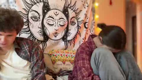 Snapshot of di_n_alex chatting on February 14, 1:51 pm Di Alex online show from February 14, 1:51 pm