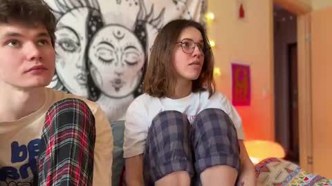 Snapshot of di_n_alex chatting on February 15, 2:00 pm Di Alex online show from February 15, 2:00 pm