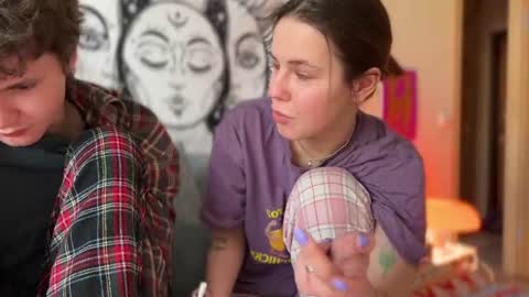 Snapshot of di_n_alex chatting on February 16, 2:00 pm Di Alex online show from February 16, 2:00 pm