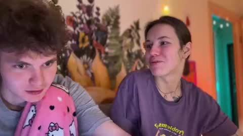 Snapshot of di_n_alex chatting on February 20, 4:46 pm Di Alex online show from February 20, 4:46 pm