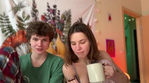 Snapshot of di_n_alex chatting on February 27, 1:38 pm Di Alex online show from February 27, 1:38 pm