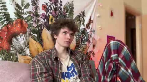 Snapshot of di_n_alex chatting on March 1, 11:06 am Di Alex online show from March 1, 11:06 am