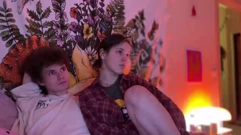 Snapshot of di_n_alex chatting on March 5, 4:35 pm Di Alex online show from March 5, 4:35 pm