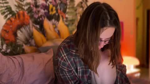 Snapshot of di_n_alex chatting on March 7, 4:33 pm Di Alex online show from March 7, 4:33 pm