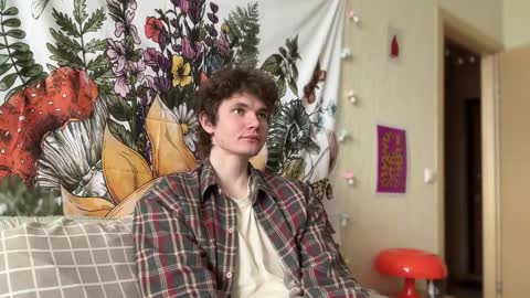 Snapshot of di_n_alex chatting on March 12, 10:26 am Di Alex online show from March 12, 10:26 am