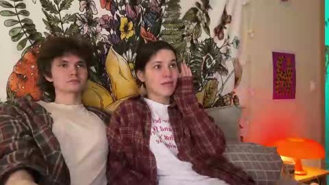 Snapshot of di_n_alex chatting on March 12, 4:35 pm Di Alex online show from March 12, 4:35 pm