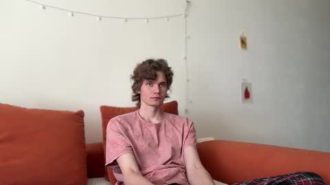 Snapshot of di_n_alex chatting on September 21, 9:11 am Di Alex online show from September 21, 9:11 am