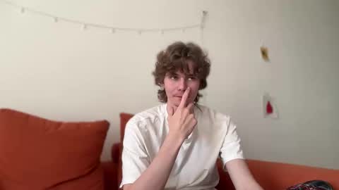 Snapshot of di_n_alex chatting on October 5, 10:13 am Di Alex online show from October 5, 10:13 am