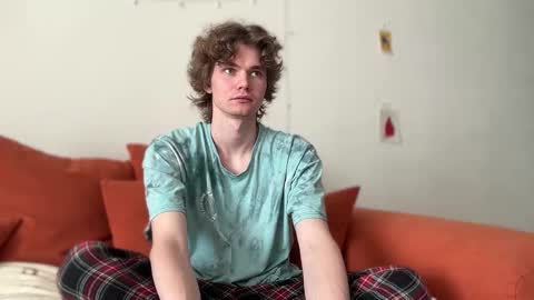 Snapshot of di_n_alex chatting on October 11, 10:14 am Di Alex online show from October 11, 10:14 am