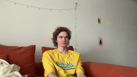 Snapshot of di_n_alex chatting on October 19, 9:10 am Di Alex online show from October 19, 9:10 am