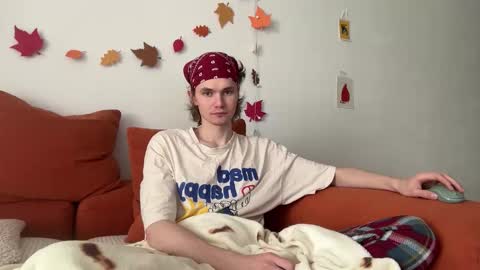 Snapshot of di_n_alex chatting on November 6, 9:32 am Di Alex online show from November 6, 9:32 am