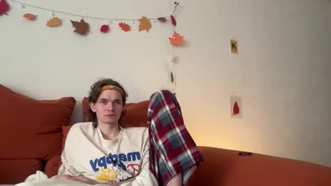 Snapshot of di_n_alex chatting on November 21, 8:57 am Di Alex online show from November 21, 8:57 am