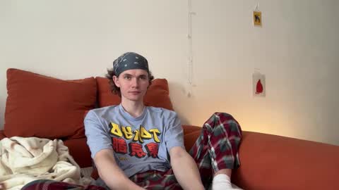 Snapshot of di_n_alex chatting on November 23, 9:42 am Di Alex online show from November 23, 9:42 am