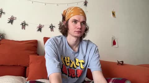 Snapshot of di_n_alex chatting on December 14, 9:36 am Di Alex online show from December 14, 9:36 am