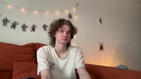 Snapshot of di_n_alex chatting on December 20, 10:00 am Di Alex online show from December 20, 10:00 am