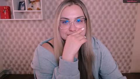 Snapshot of diamantkriss_ chatting on April 16, 9:43 am Kriss online show from April 16, 9:43 am