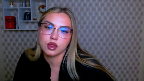 Snapshot of diamantkriss_ chatting on April 28, 7:57 am Kriss online show from April 28, 7:57 am