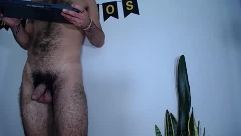 Snapshot of diamond_black00 chatting on December 31, 12:32 am MaSSimo online show from December 31, 12:32 am