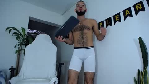 Snapshot of diamond_black00 chatting on January 3, 10:08 pm MaSSimo online show from January 3, 10:08 pm