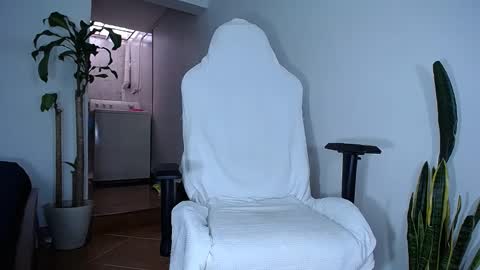 Snapshot of diamond_black00 chatting on February 4, 6:49 pm MaSSimo online show from February 4, 6:49 pm