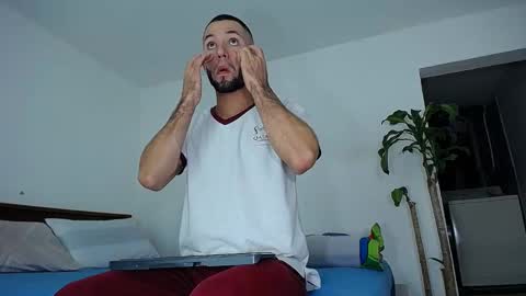 Snapshot of diamond_black00 chatting on February 10, 3:57 am MaSSimo online show from February 10, 3:57 am