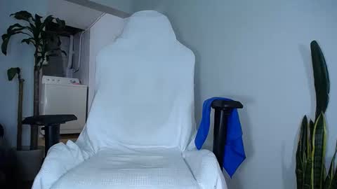 Snapshot of diamond_black00 chatting on February 12, 12:37 am MaSSimo online show from February 12, 12:37 am