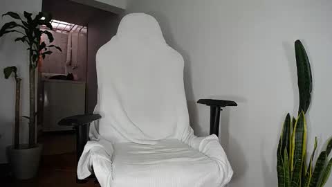 Snapshot of diamond_black00 chatting on February 23, 7:49 pm MaSSimo online show from February 23, 7:49 pm